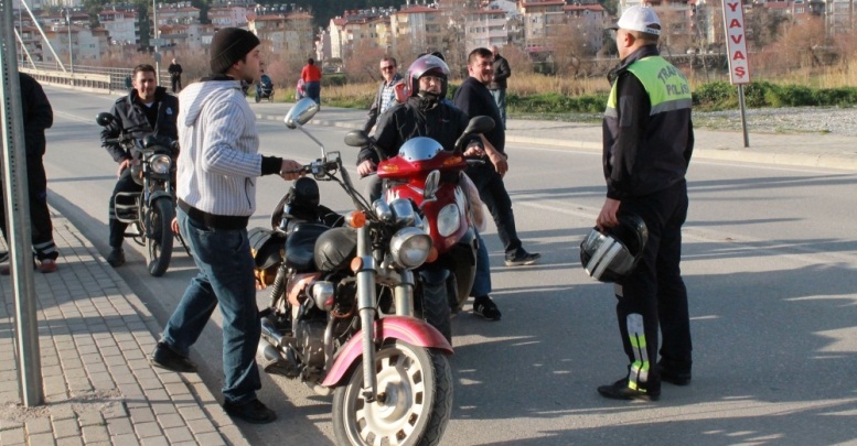 SURİYELİLERE SOKAĞA ÇIKMA YASAĞI!