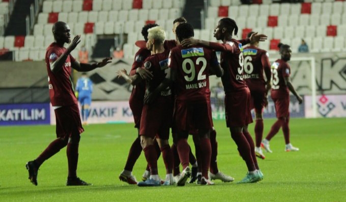 ATAKAŞ HATAYSPOR İZMİR'DEN ŞEN DÖNDÜ!