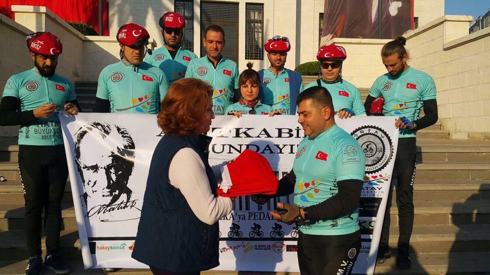 HATAYLI Bisiklet Tutkunları ANITKABİR YOLUNDA...