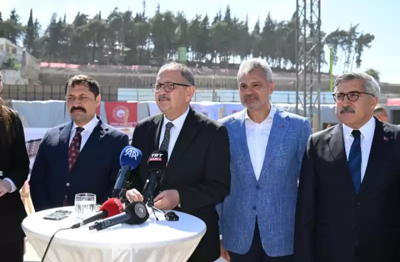 BAKAN ÖZHASEKİ HATAY İÇİN KONUT...