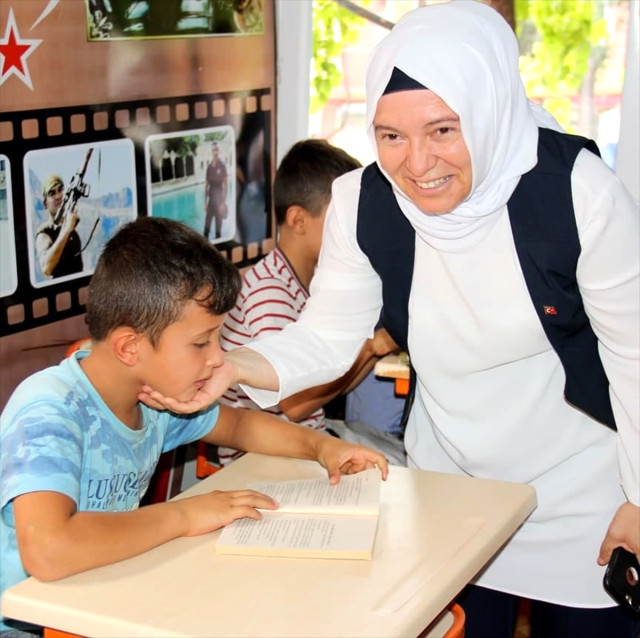 AK Parti Kadın Kollarından Kitap Bağışı!